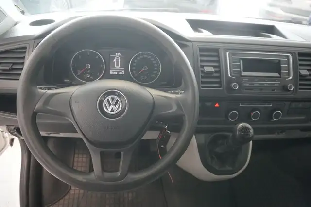 Volkswagen Transporter view 11