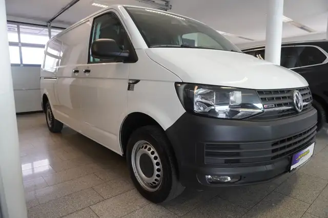 Volkswagen Transporter view 3