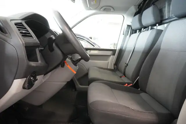 Volkswagen Transporter view 8