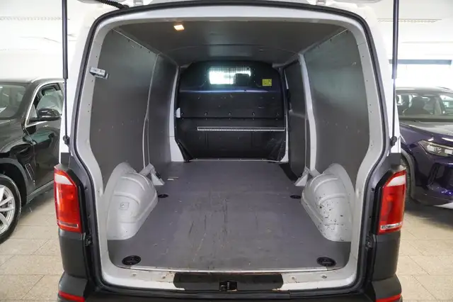 Volkswagen Transporter view 10