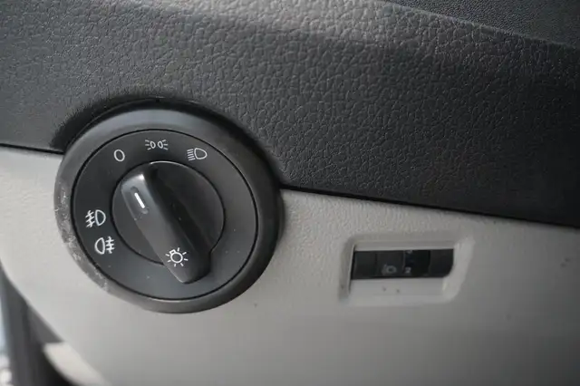 Volkswagen Transporter view 12