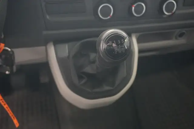 Volkswagen Transporter view 15