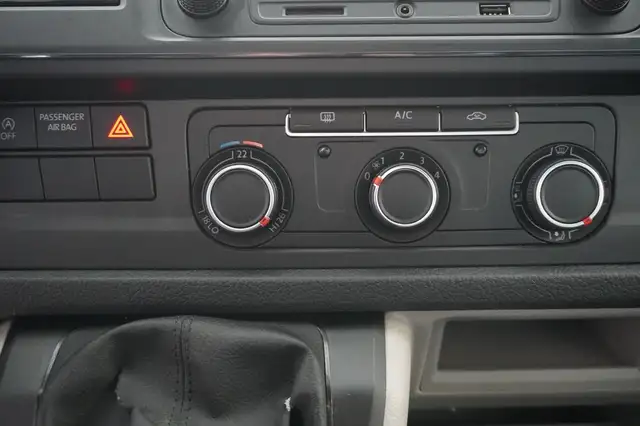 Volkswagen Transporter view 14