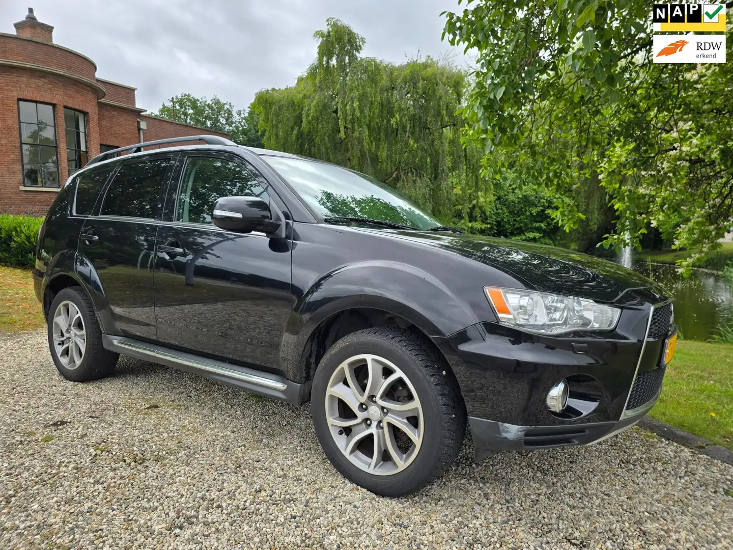 Mitsubishi Outlander 2.2 DI-D (btw-vrij) AIRCO/cruise 4wd Zwart - 1