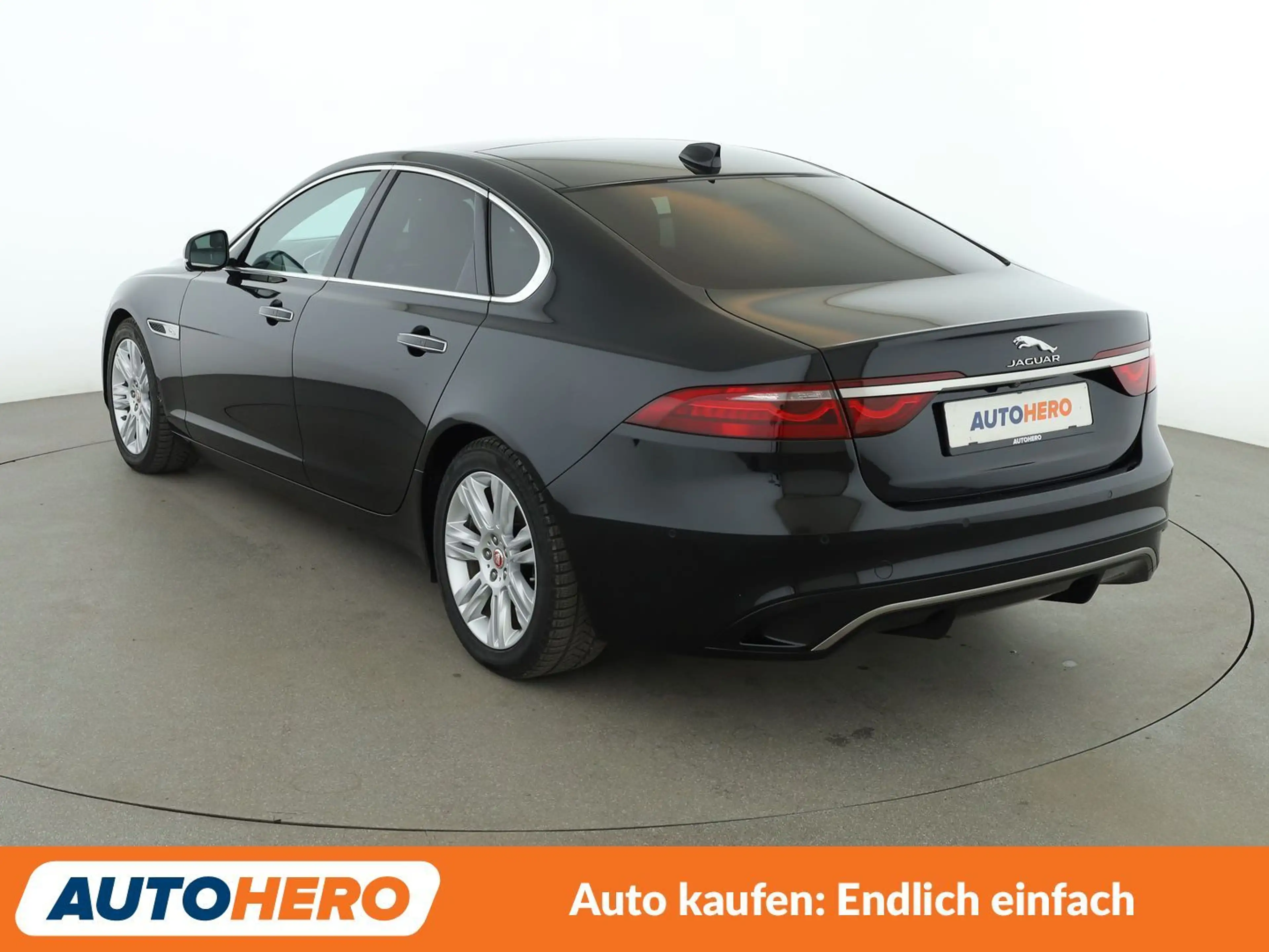 Jaguar XF D200 SE Aut.*NAVI*HEAD-UP*LED*ACC*CAM*PDC*SHZ* — photo 4