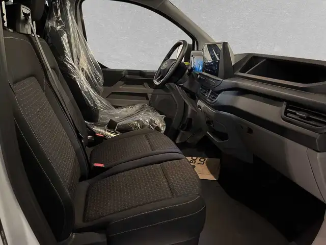 Ford Transit Custom view 3