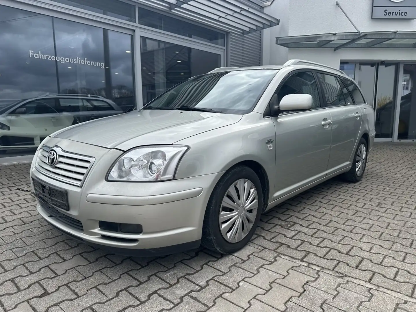 Toyota Avensis Combi 2.2D TÜV 06-2026 Plateado - 2