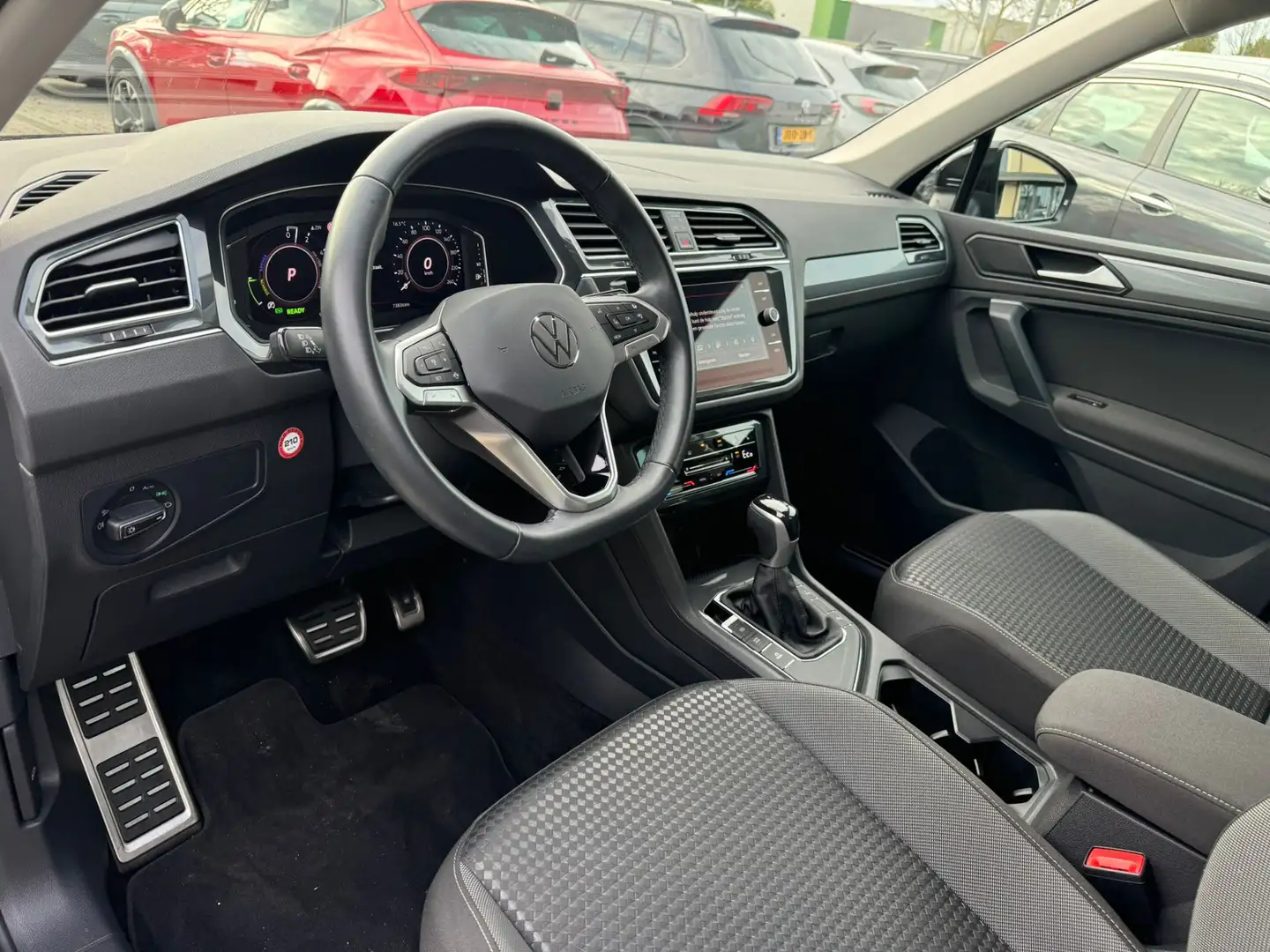 Volkswagen Tiguan 1.4 TSI eHybrid trekhaak, virtual cockpit, cruise, Zwart - 2