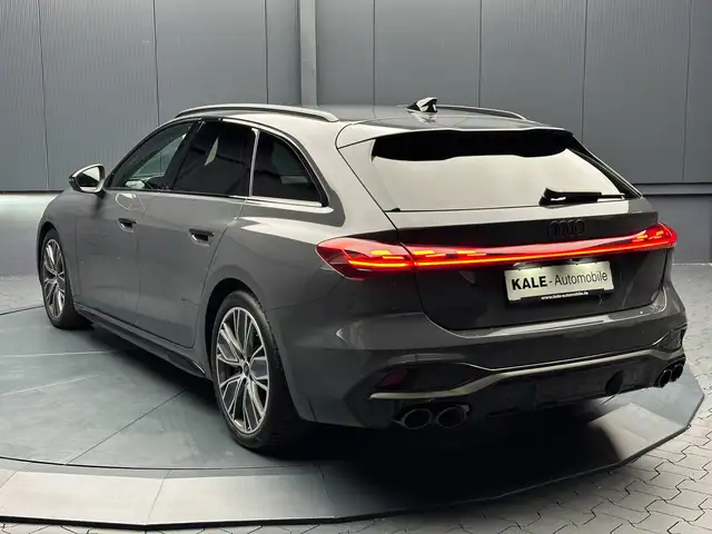 Audi S5 view 3