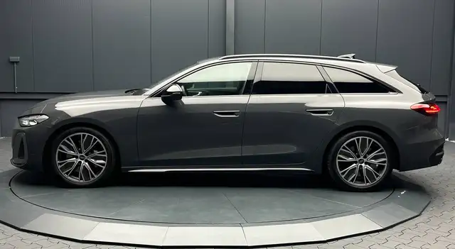 Audi S5 view 2