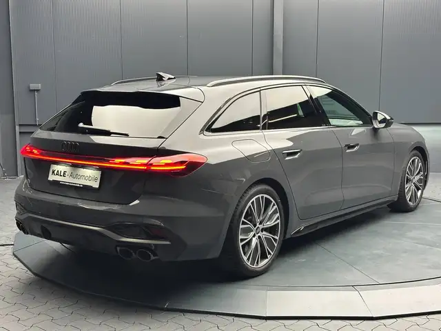 Audi S5 view 5