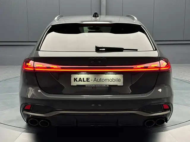 Audi S5 view 4