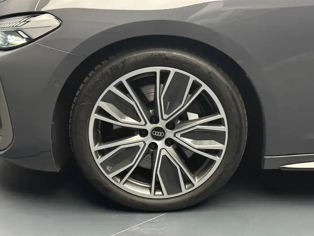 Audi S5 view 9