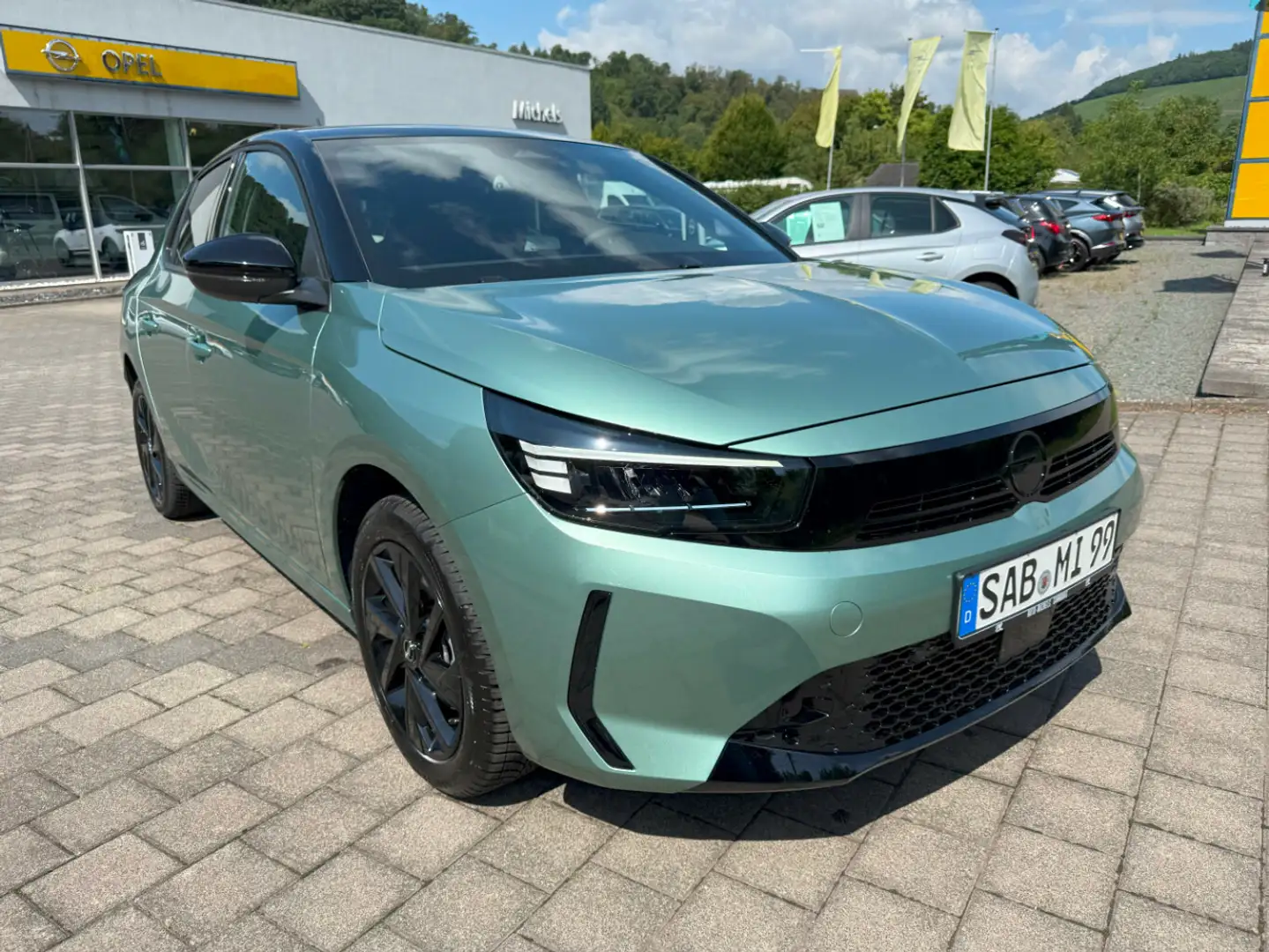 Opel Corsa YES 1.2 Turbo Grün - 1