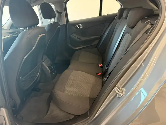 BMW 1 Series view 12