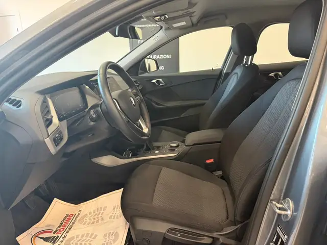 BMW 1 Series view 5