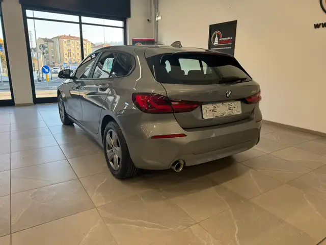 BMW 1 Series view 4