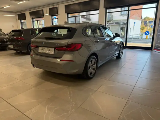 BMW 1 Series view 3
