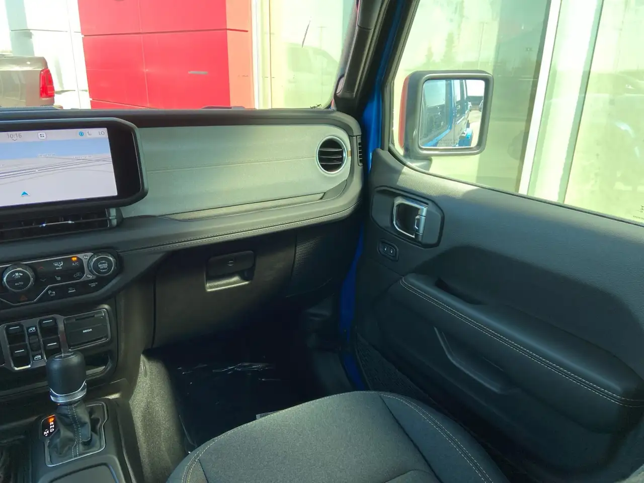 Jeep Wrangler снимка Jeep Wrangler