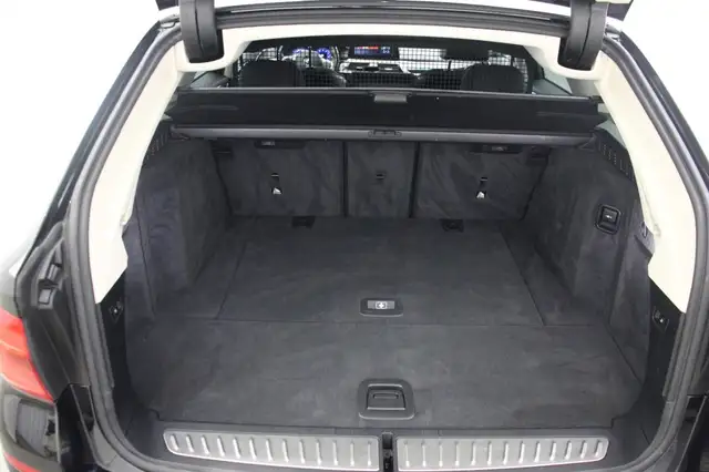 BMW 5 Series view 13