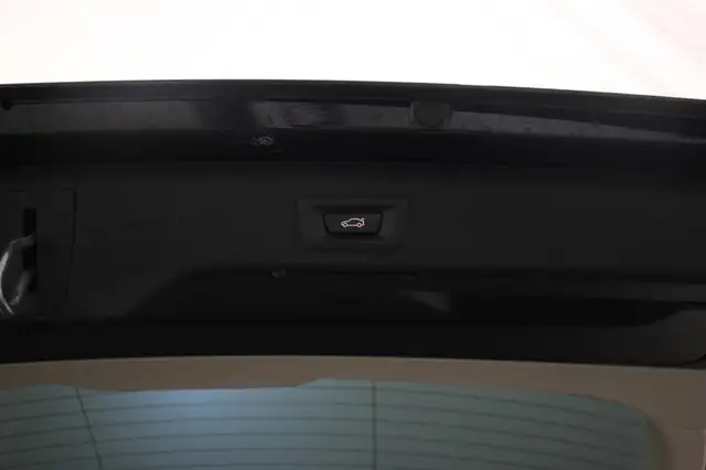 BMW 5 Series view 15