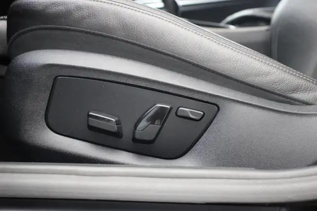 BMW 5 Series view 11