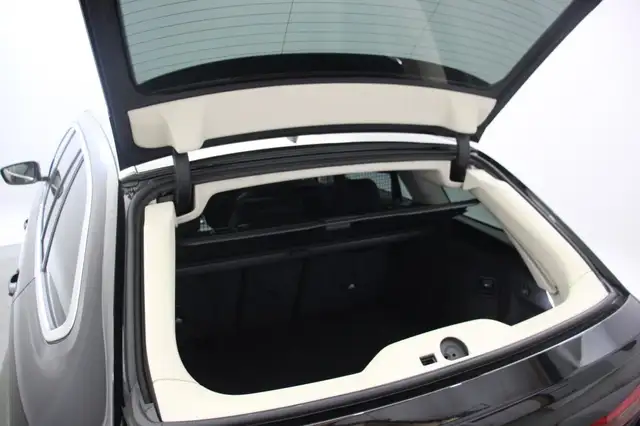 BMW 5 Series view 14