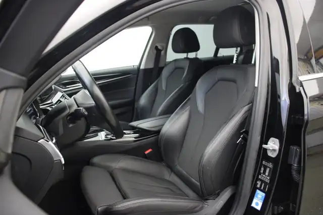 BMW 5 Series view 10