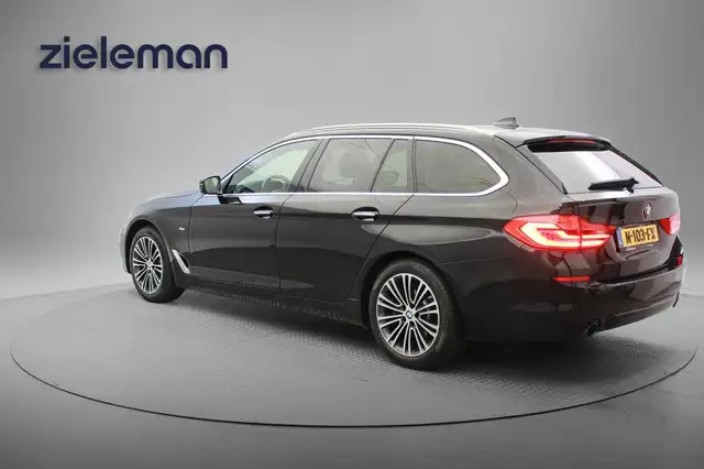 BMW 5 Series view 3