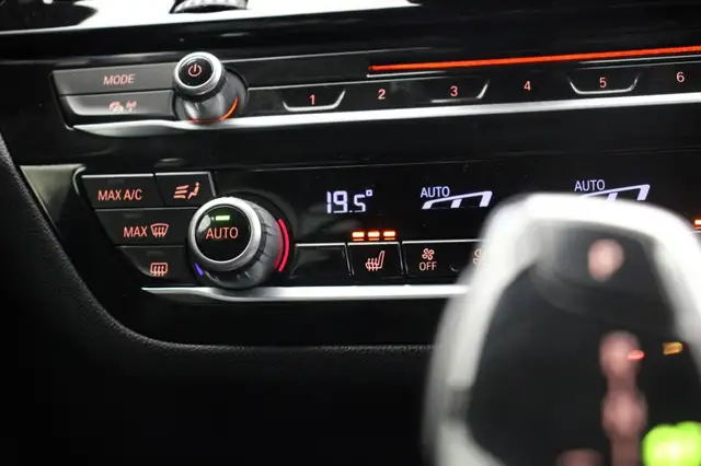 BMW 5 Series view 8