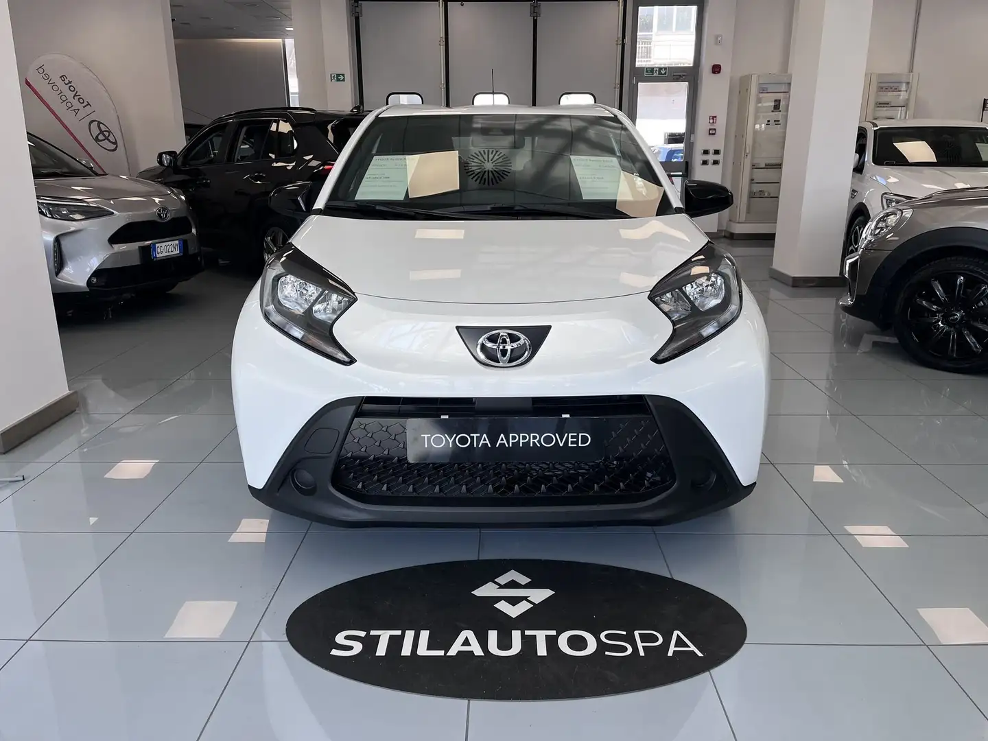 Toyota Aygo X Aygo X 1.0 VVT-i 72 CV 5 porte Active Bianco - 2