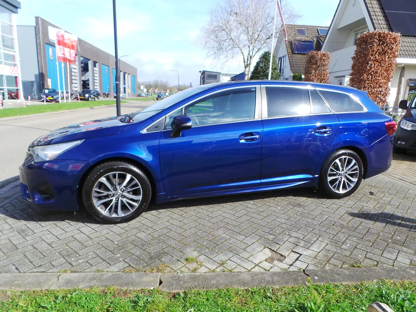 Toyota Avensis Touring Sports 1.6 D-4D-F Lease Pro Airco,Cruise,N Azul - 1