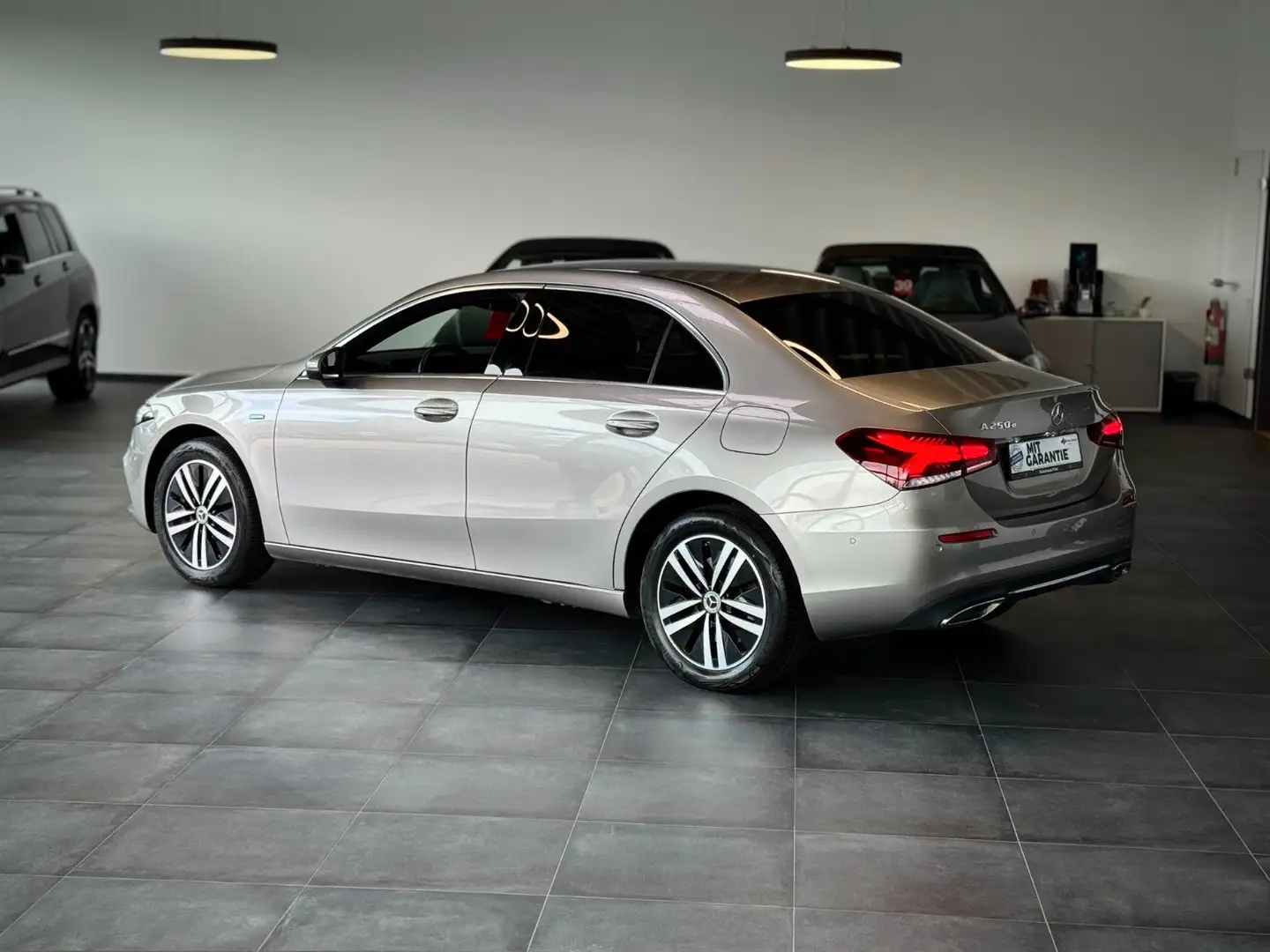 Mercedes-Benz A 250 e Hybrid *Limo*DAB*Plug-In*Carplay*Keyless* Silber - 2