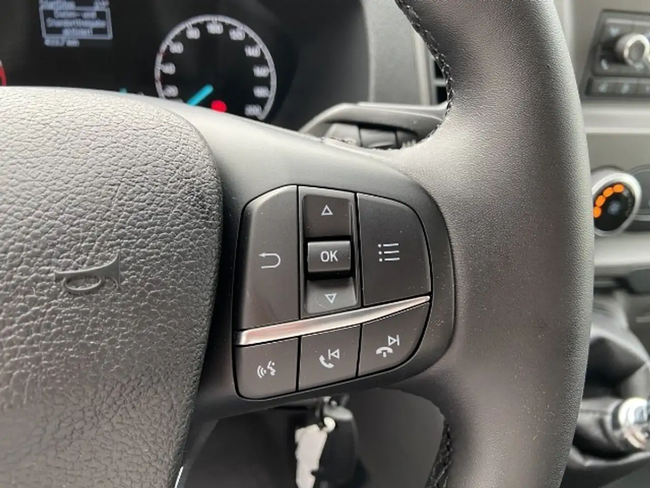 Ford Transit Custom 2.0 TDCi 300 L2 Trend — photo 9