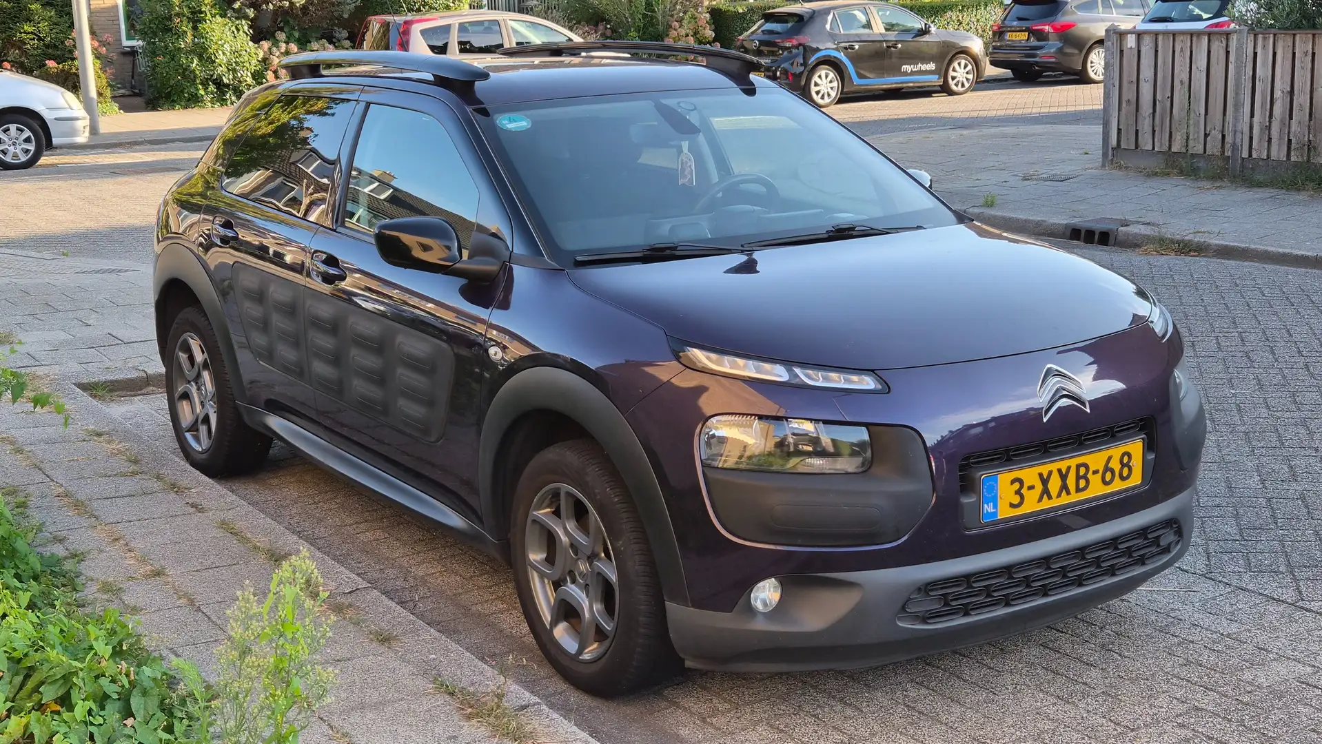 Citroen C4 Cactus C4 Cactus 1.2 PureTech Shine Paars - 1