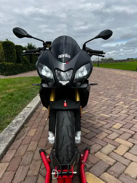 Aprilia Tuono - foto 8