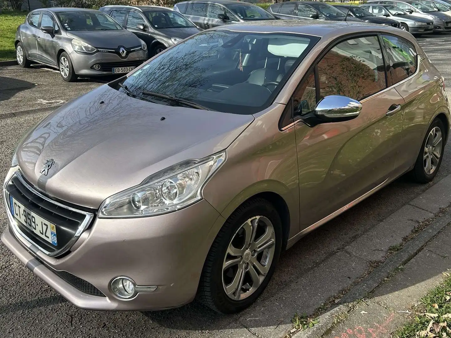 Peugeot 208 1.2 vti bež - 2