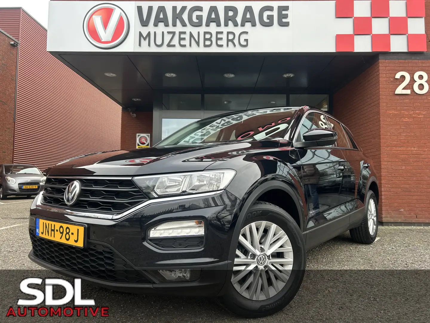 Volkswagen T-Roc 1.0 TSI Style // APPLE CARPLAY - ANDROID AUTO // P Zwart - 1