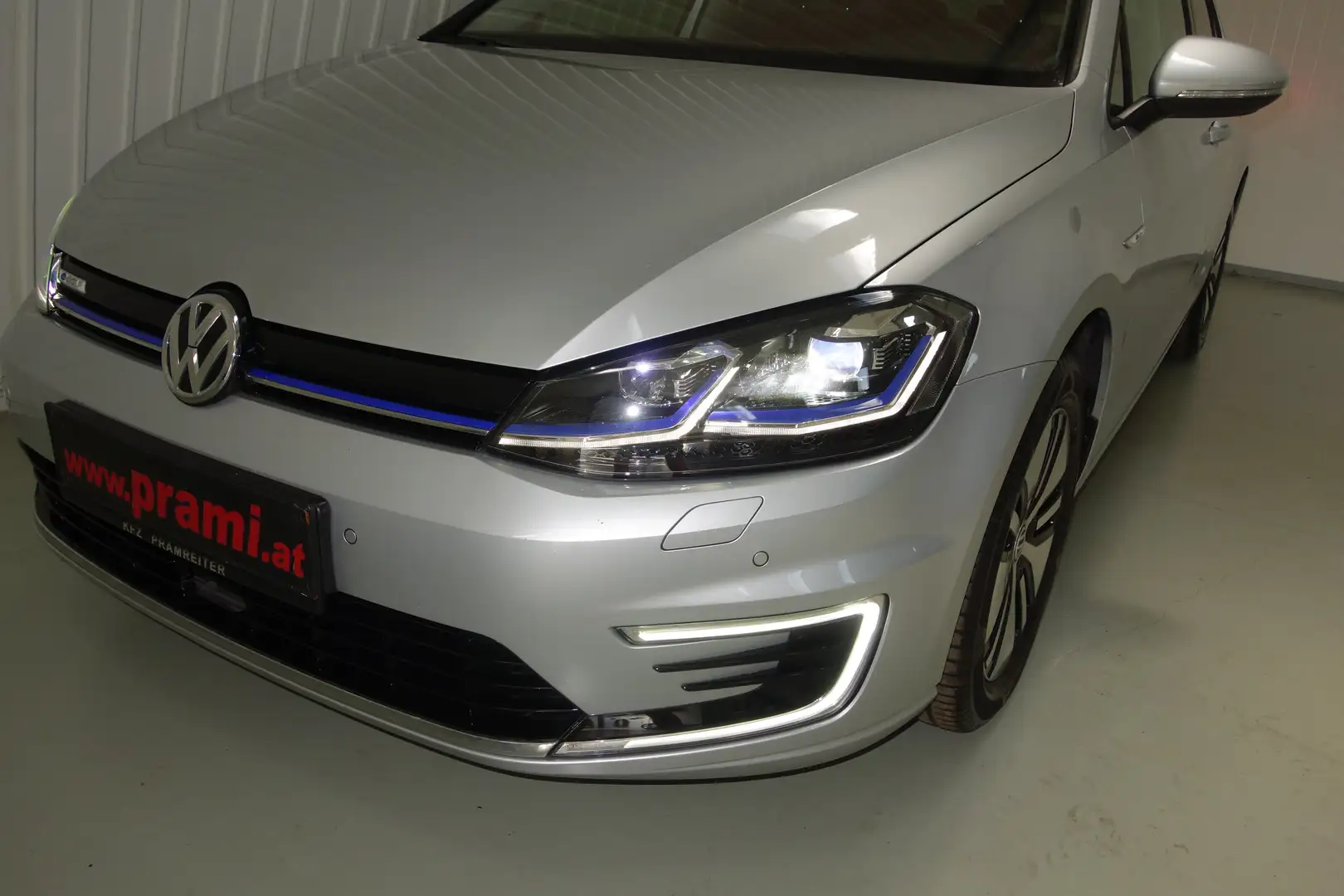 Volkswagen e-Golf 35,8kWh (mit Batterie) Silber - 2