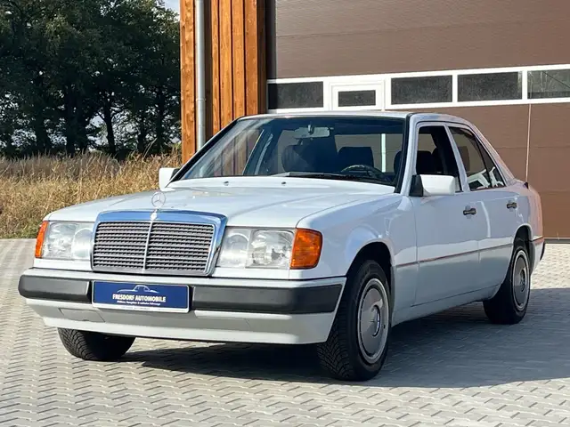 Mercedes-Benz 200 E W124 5-Gang, Klima, SD, nur 67.000 Km!!!