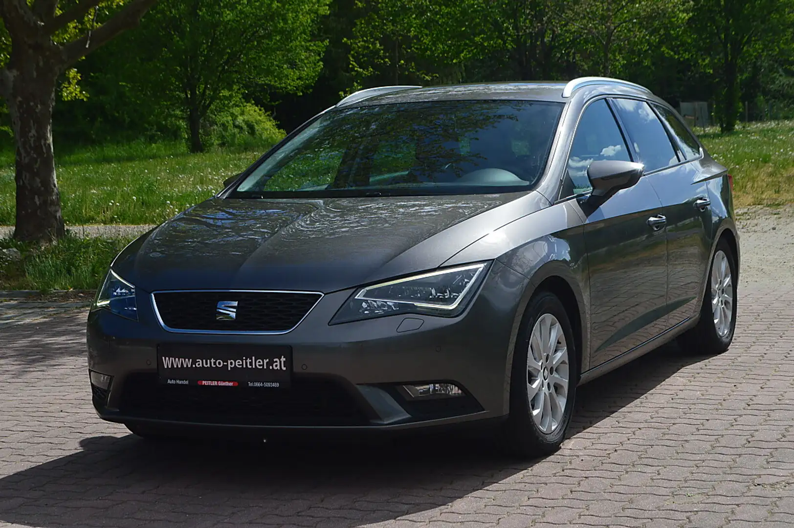 SEAT Leon ST Style 1,6 TDI 4Drive+NAVI+XENON+SHZ+ Braun - 2