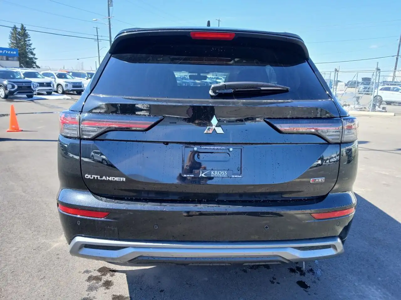 Mitsubishi Outlander снимка Mitsubishi Outlander