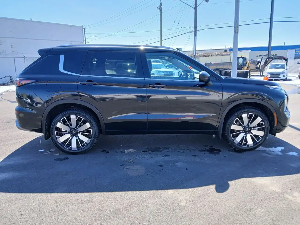 Mitsubishi Outlander снимка Mitsubishi Outlander