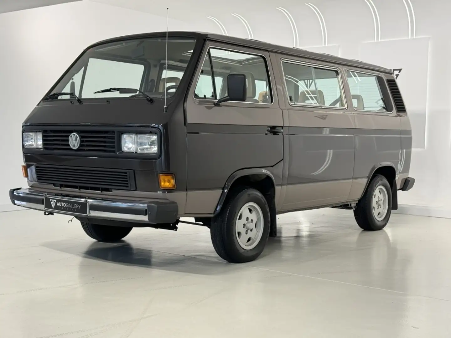 Volkswagen T5 Caravelle Minibus Black - 2