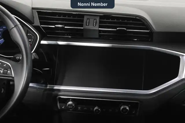 Audi Q3 view 12