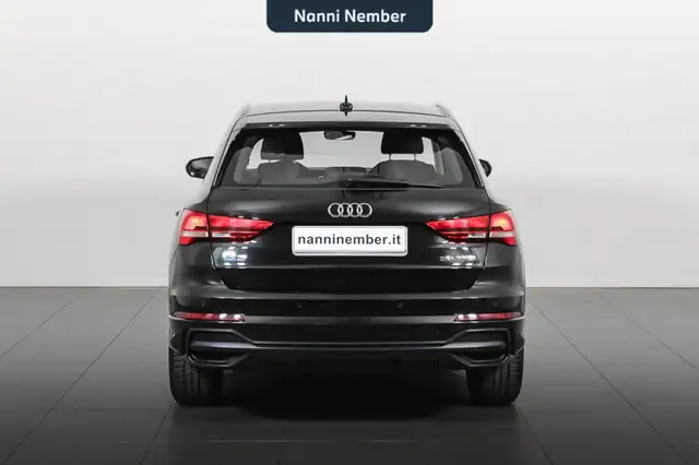 Audi Q3 view 4