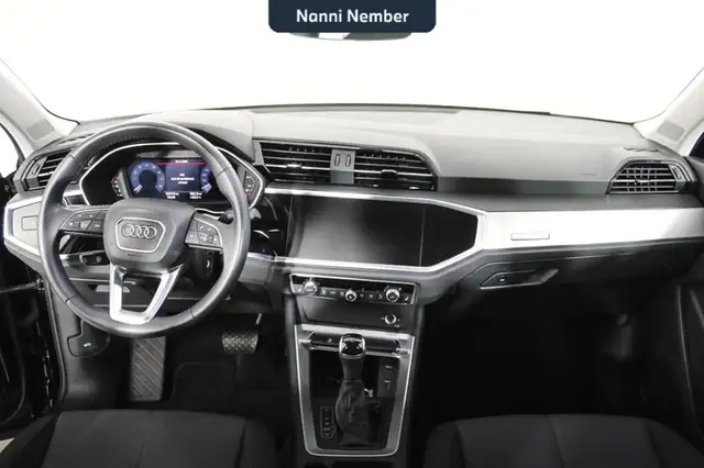 Audi Q3 view 11