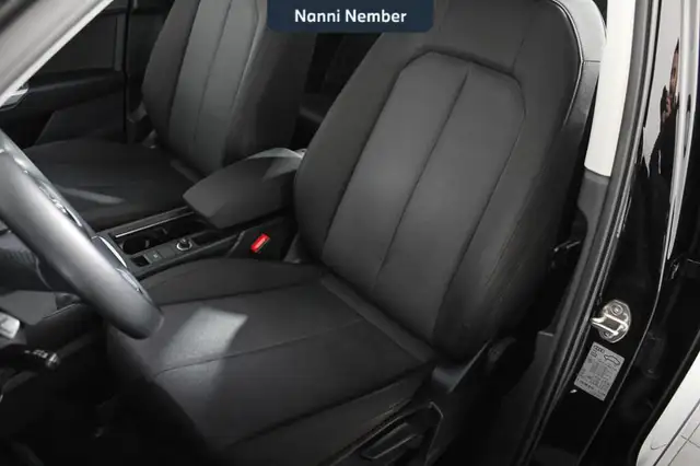 Audi Q3 view 14