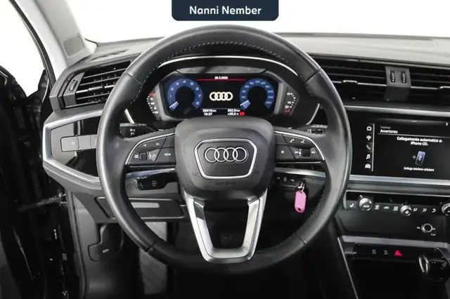 Audi Q3 view 10