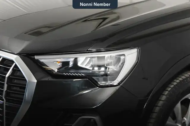 Audi Q3 view 5